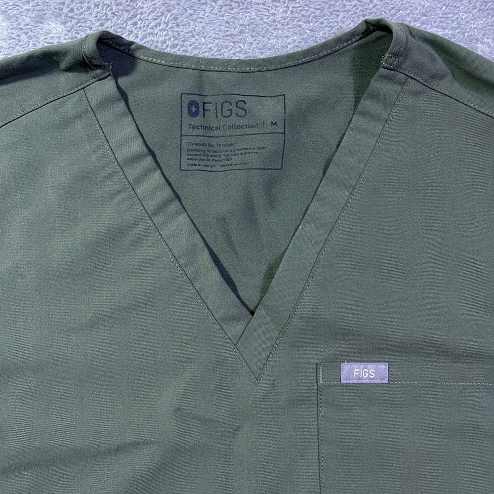 FIGS Technical Collection Women's Green Scrub V Neck Pocket Style FW1000 M